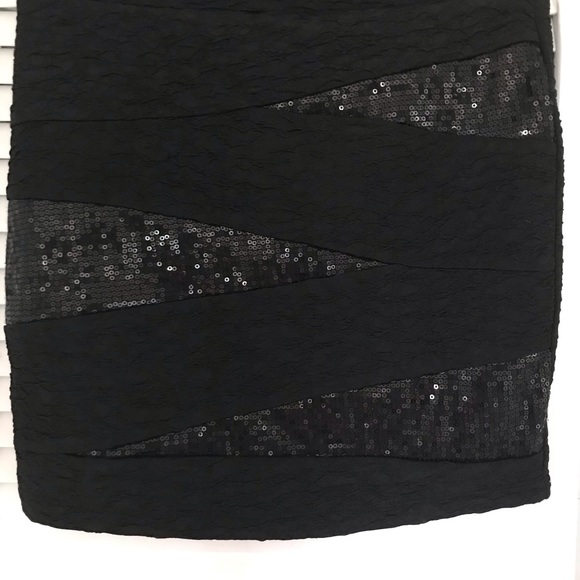 Forever 21 bandage style sequin mini skirt. - Picture 9 of 9